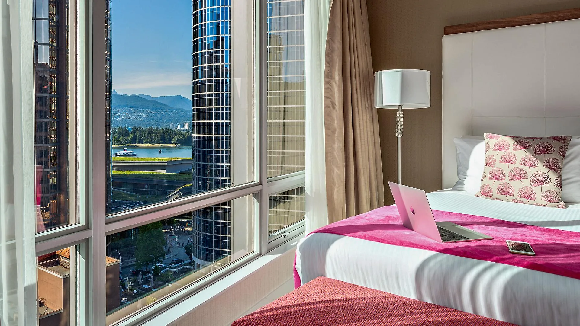 Auberge Vancouver Hotel 4*,