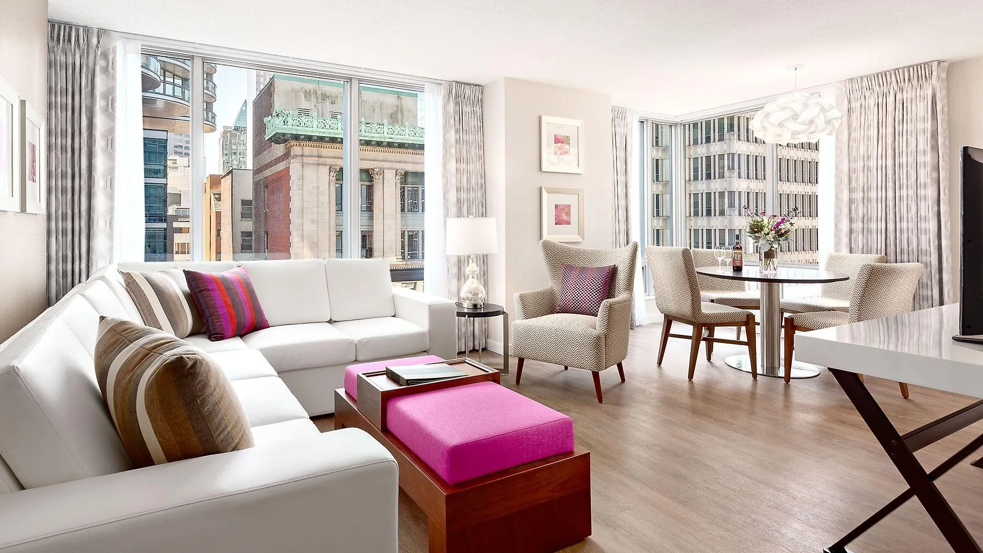 Auberge Vancouver Hotel