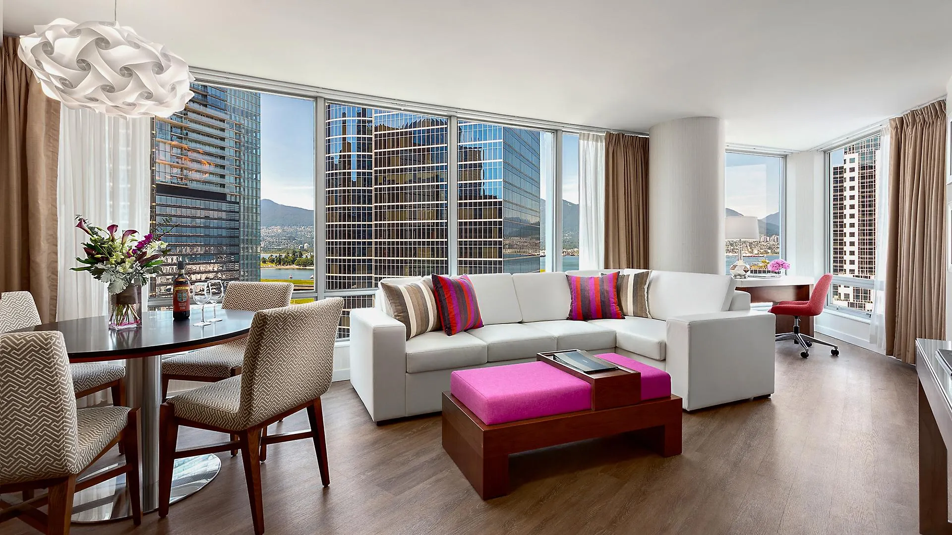 Auberge Vancouver Hotel