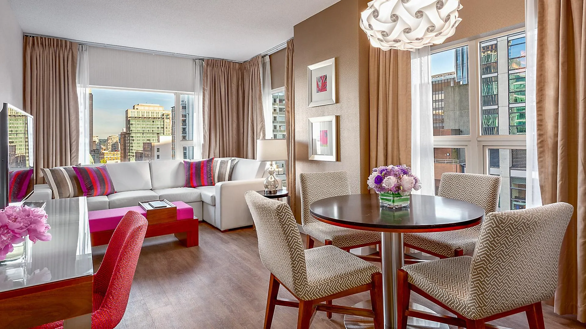 Auberge Vancouver Hotel