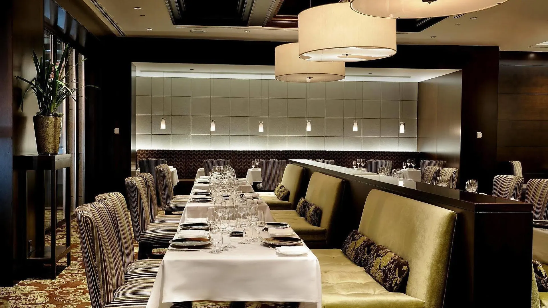 Auberge Vancouver Hotel